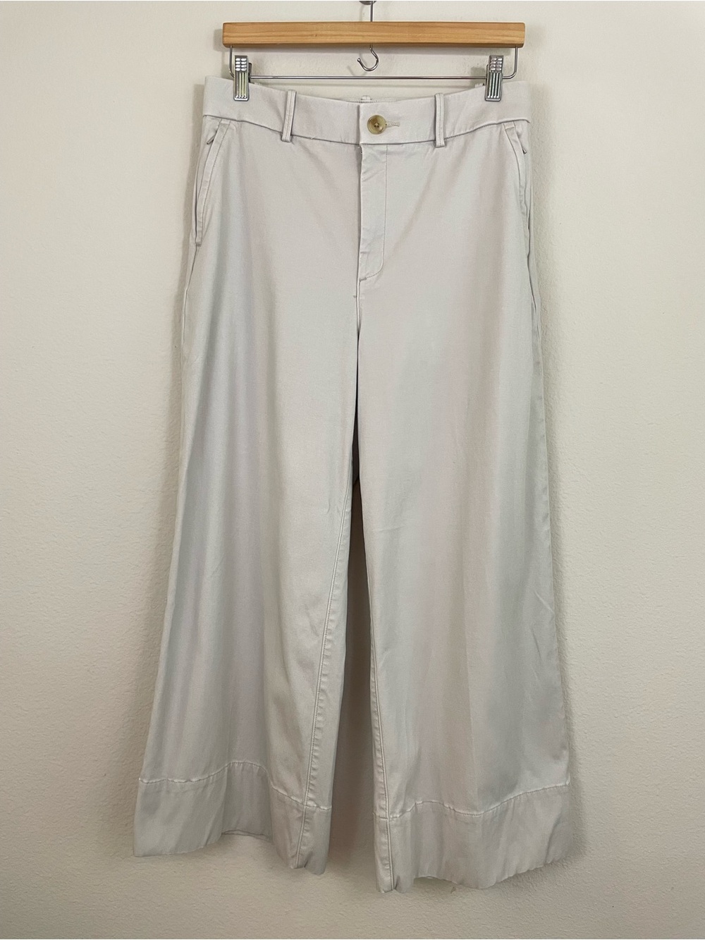 SPANXsupersmooth® Stretch Twill
Cropped Wide Leg Pant in Bone Size Large - Picture 3 of 9